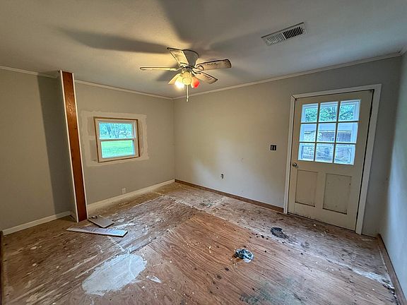 3rd image of 2102 Campbell Rd
