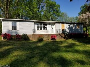 2429 Flora Vista Rd, Greensboro, NC 27406