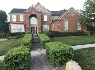 912 Loggers Cir, Rochester, MI 48307