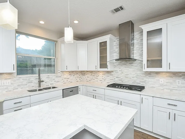 215 Windrift Ct — Photo 11