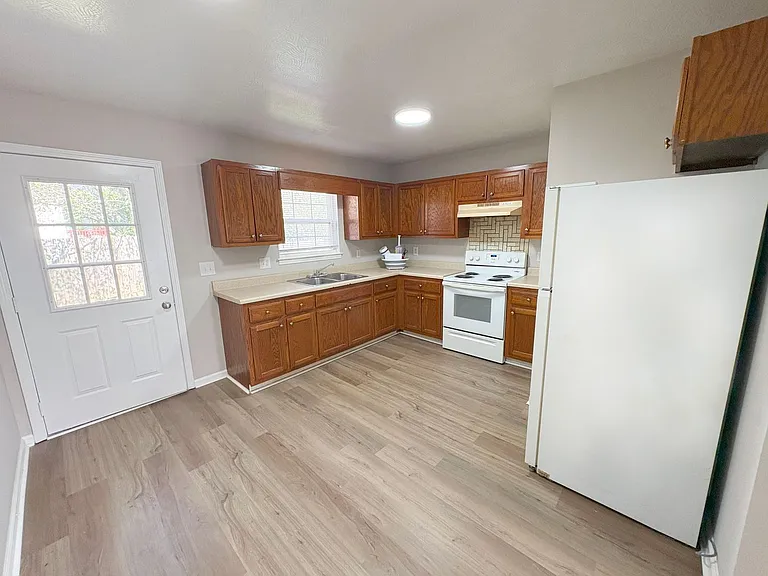 1061 Lake Rd — Photo 6