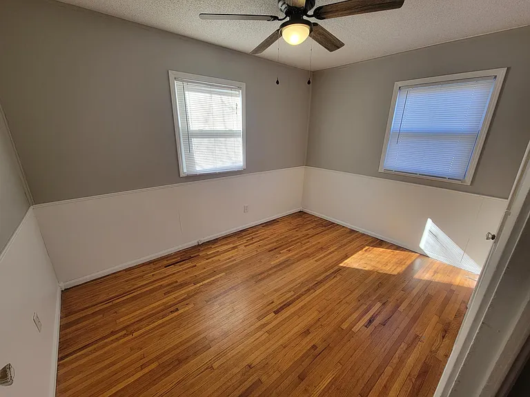 1207 W Springfield Ave — Photo 7