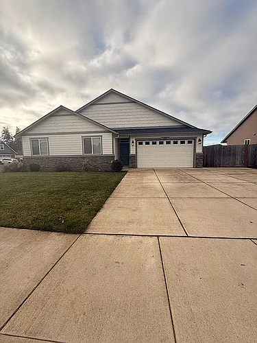 211 NE Alder Way #211NE Photo 1