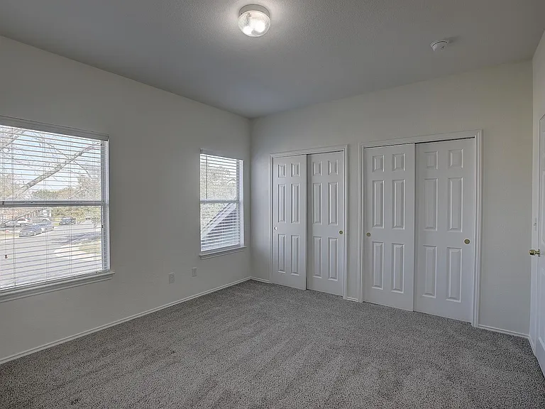 1102 E 3rd St — Photo 30