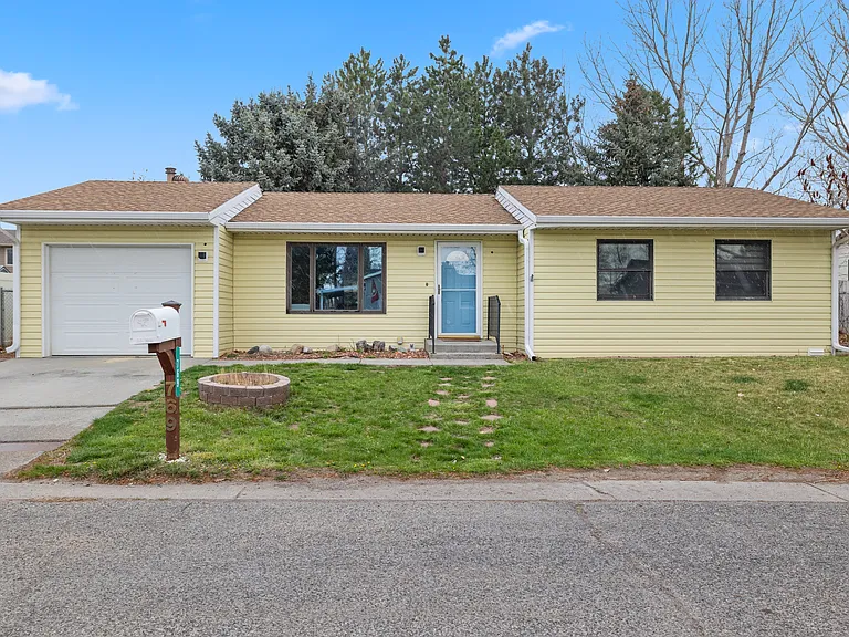 769 Feather Pl — Photo 3