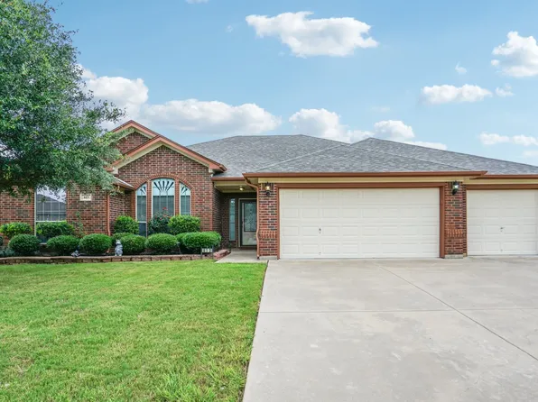 613 W Sheila Cir, Joshua, TX 76058
