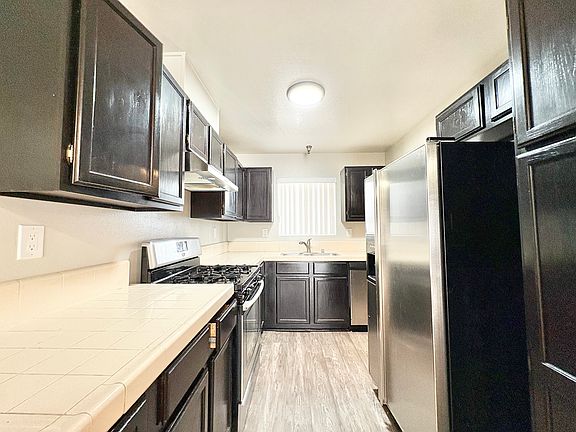 3rd image of 14542 Burbank Blvd APT 3