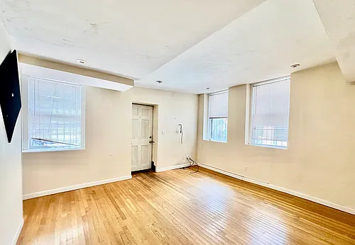 108 Myrtle St Photo 1