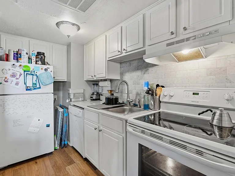 2910 Medical Arts St #211 — Photo 5