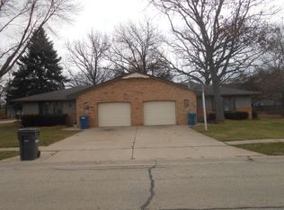 111 Deerpath Dr, Morris, IL