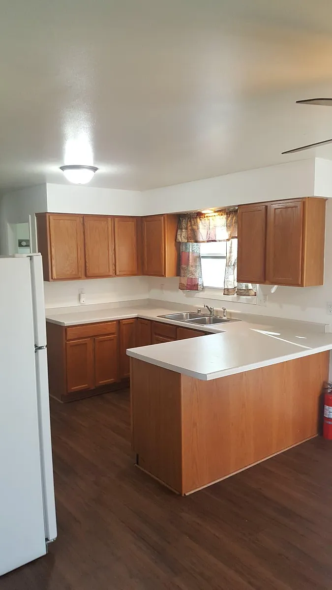 Building Photo - 640 Elizabeth Ln #1