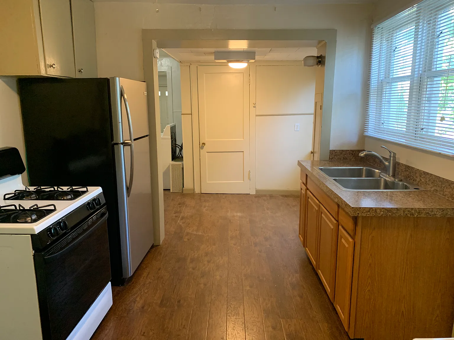 5 bed, 2914 sqft, $4,170 — Photo 3