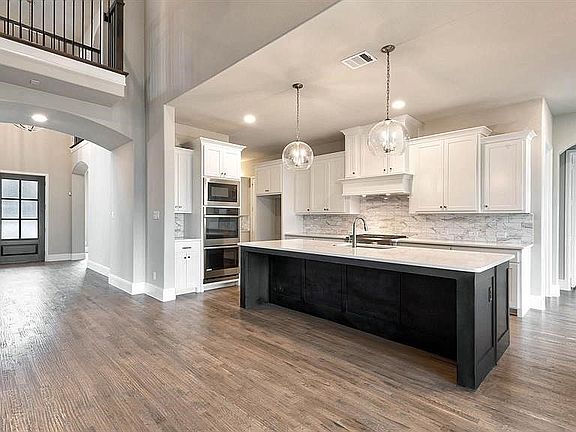 3rd image of 1740 Oak Trail Dr