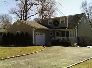 8 Carston St, Selden, NY 11784