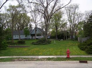 7762 Green Valley Ct, Darien, IL 60561