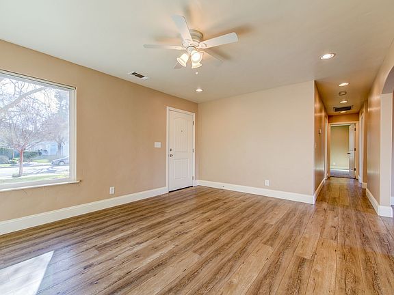 3rd image of 219 Vineyard Dr