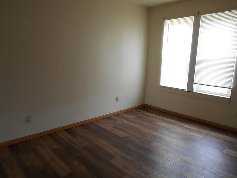 1000 N Townline Rd #10 — Photo 6