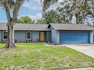 1404 Redbud Cir, Plant City, FL 33563