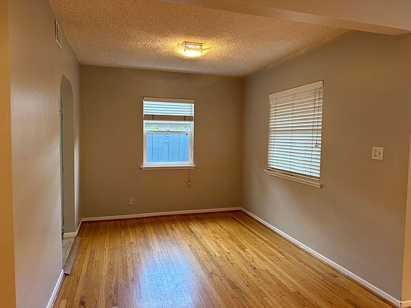 3rd image of 2412 Nearcliff St