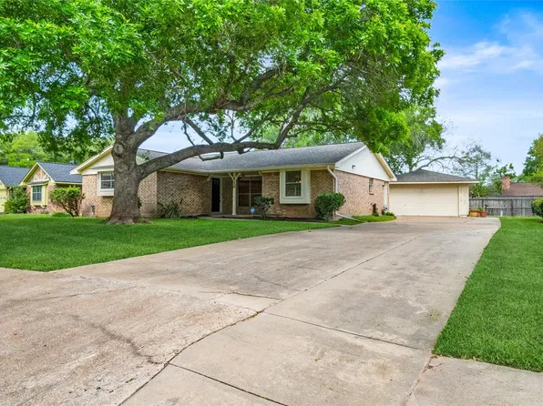 412 Daffodil St, Lake Jackson, TX 77566
