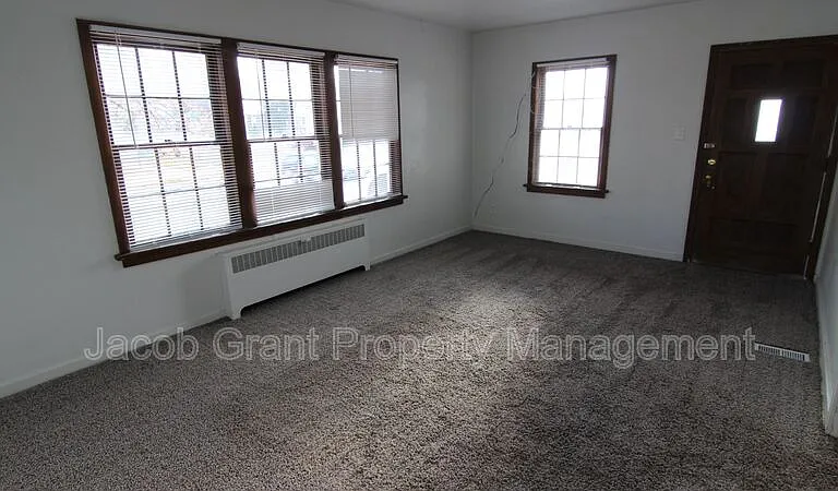 158 S 10th Ave — Photo 8