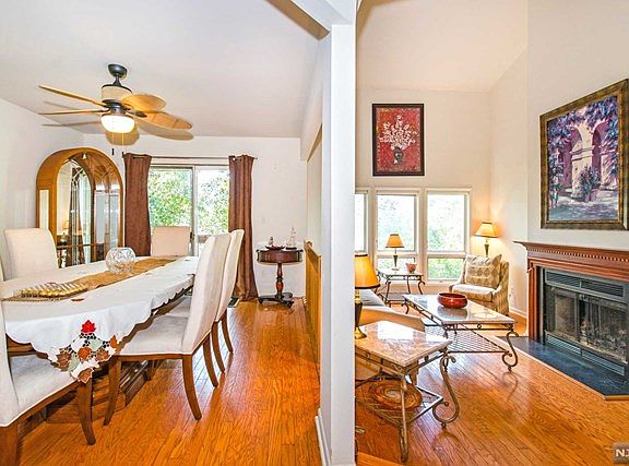 5th image of 23 Dogwood Ct