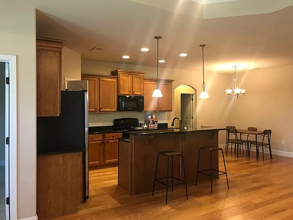 4th image of 3850 River Trace Dr