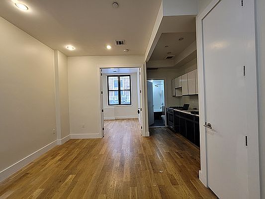3rd image of 755 De Kalb Ave #1A