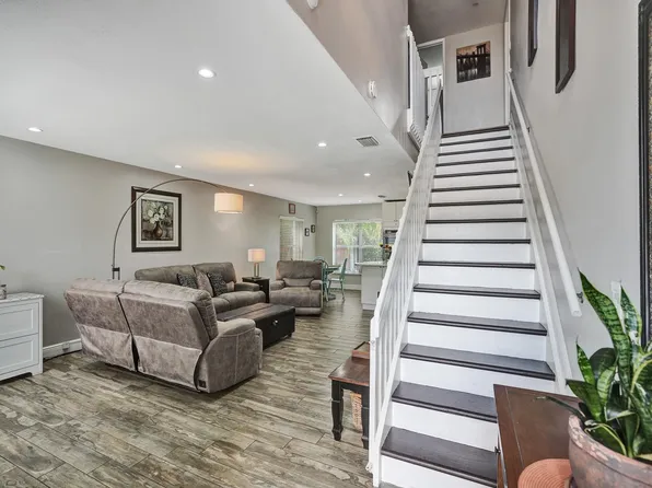 4705 Grapevine Way, Davie, FL 33331