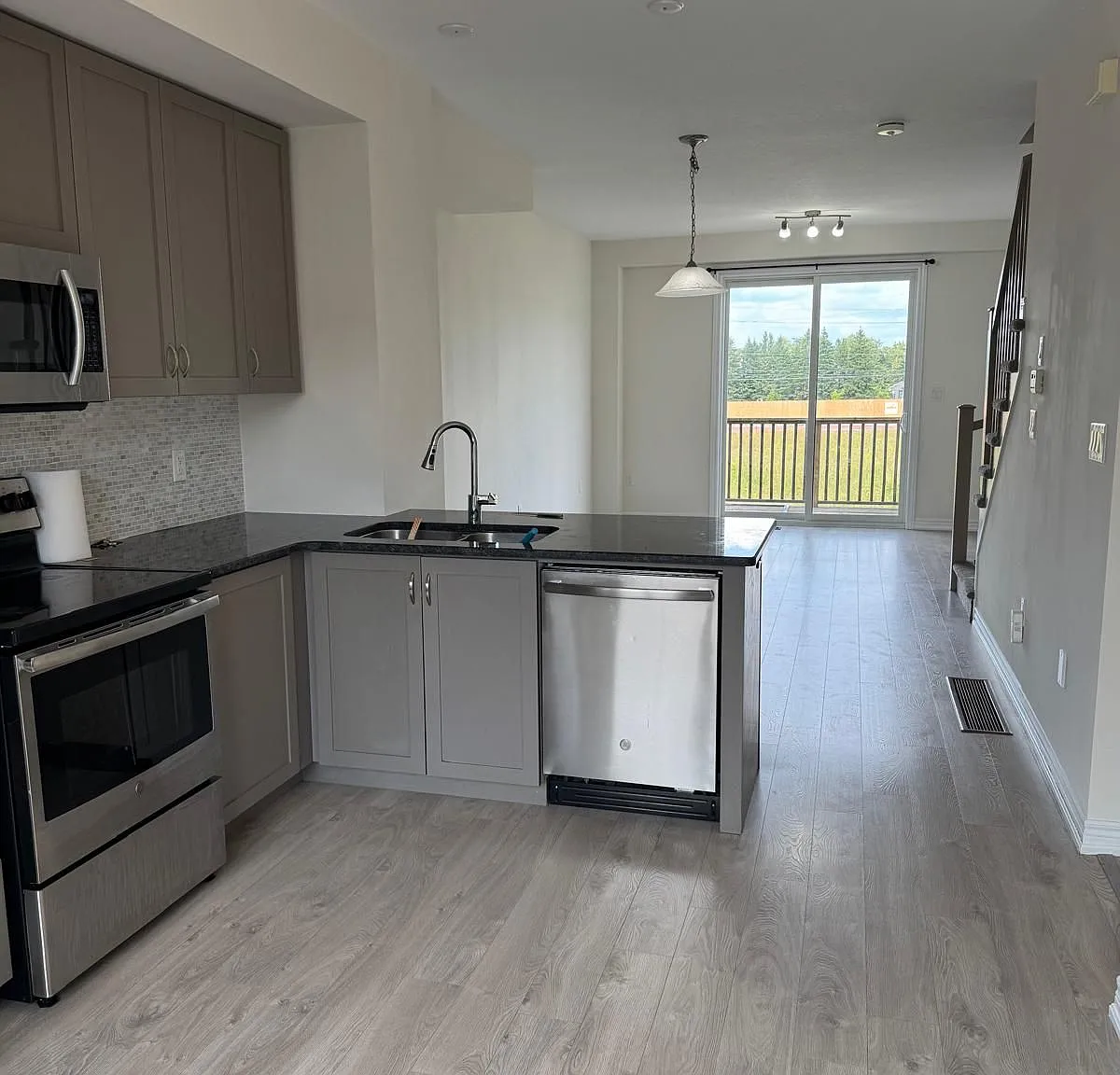 2 bed, $2,550 — Photo 4