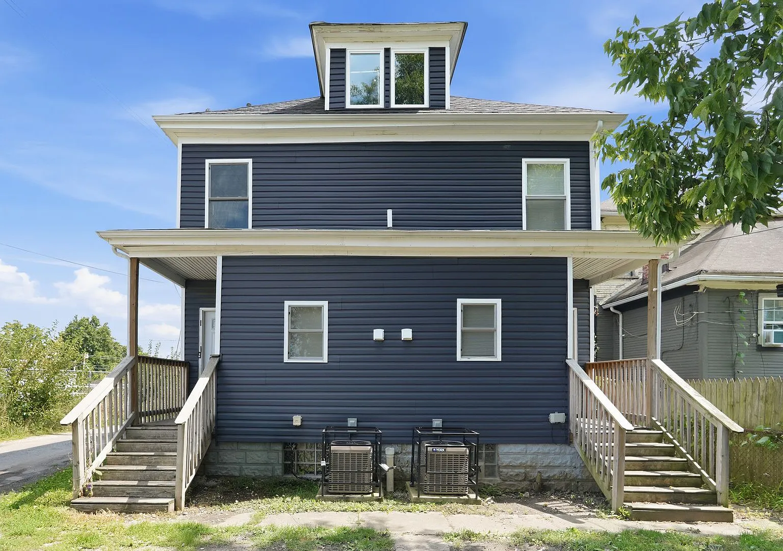 29-31 Dana Ave — Photo 2