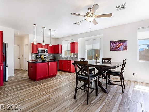 4th image of 9084 Mountain Lakes Ave