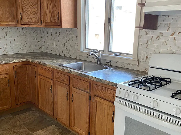 45 Lockhart Ave — Photo 5