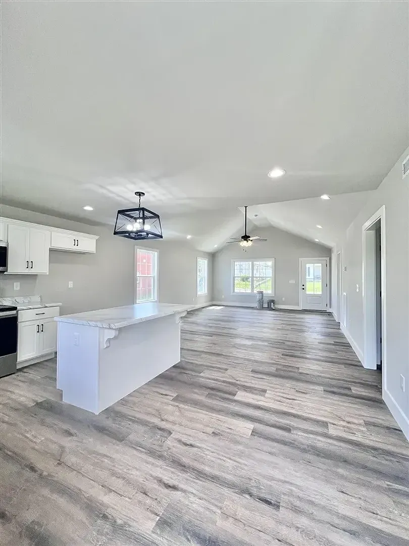 2 Bed/2 Bath House on 1/2 Acre — Photo 3