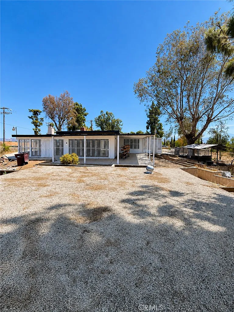 3 bed, 2260 sqft, $3,899 — Photo 3
