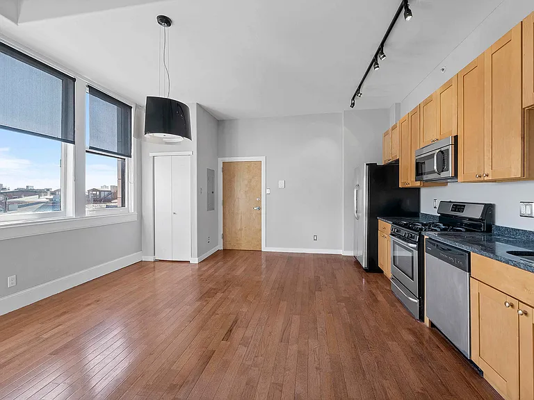 1201 Spruce Street — Photo 8