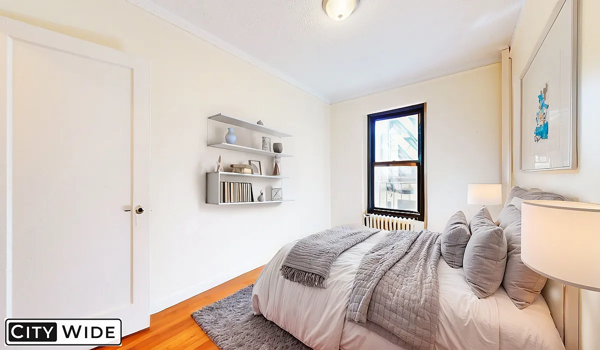 Photo 2 of 7 - 54 W 106th St #2D - Manhattan, NY Building Photo - 54 W 106th St #2D