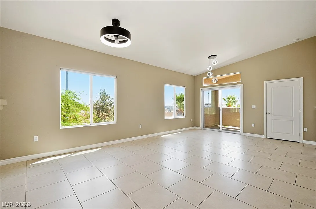 2 bed, 2.0 bath, 1070 sqft, $1,550 — Photo 2