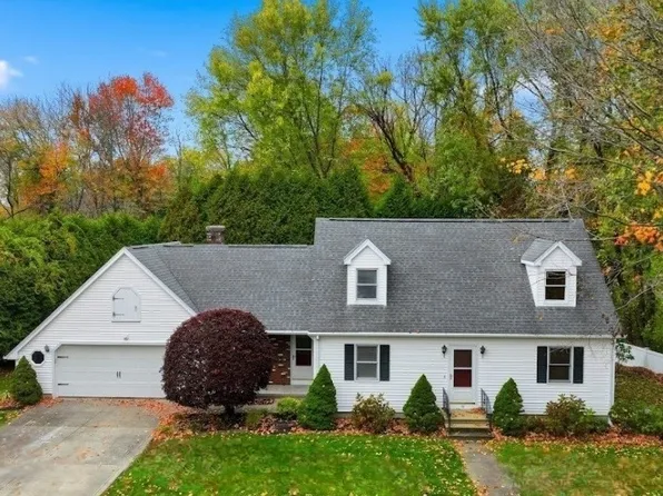 15 Forest Ridge Ln, Agawam, MA 01001