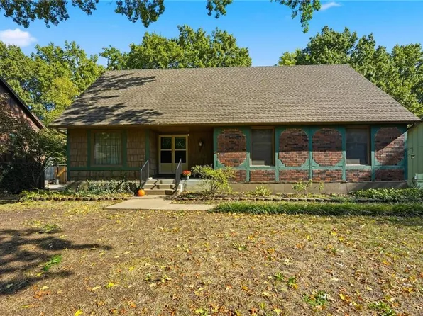 320 S Lindenwood Dr, Olathe, KS 66062