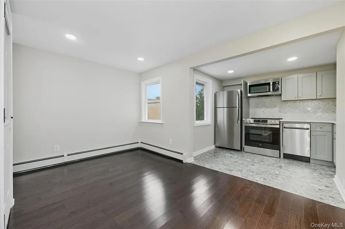 Building Photo - 120 Maple Ave #2