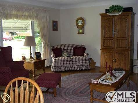Livingroom2.JPG