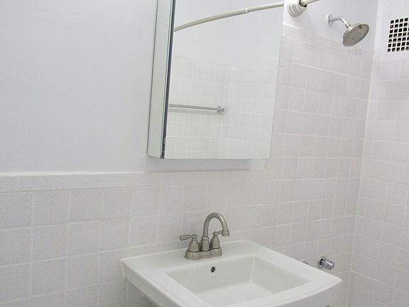 4th image of 355 E 72nd St APT 17D