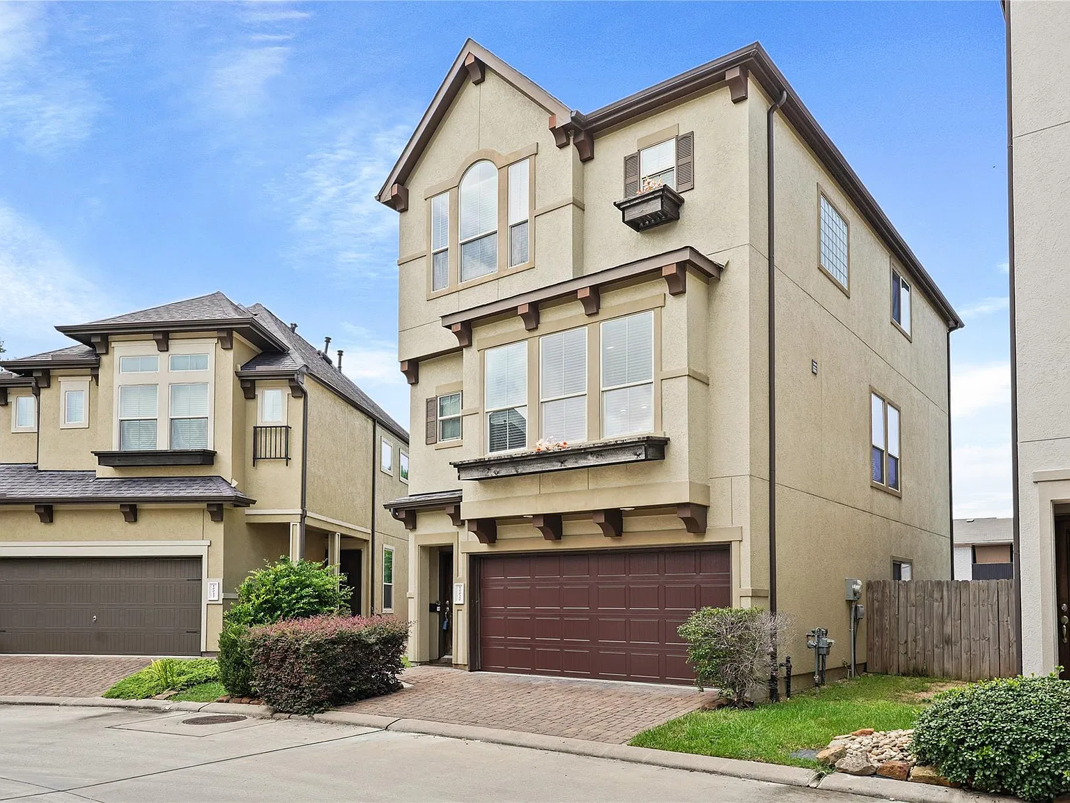 4 bed, 3.5 bath, 2456 sqft, $3,000 — Photo 2