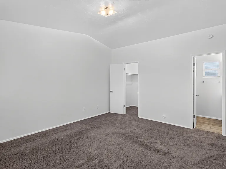 4720 N Miller Rd — Photo 27