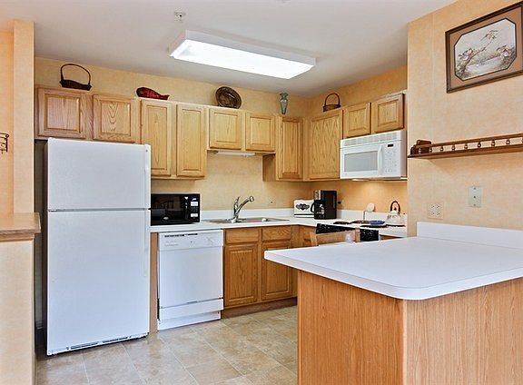 4th image of 605 Barrington Ave #33
