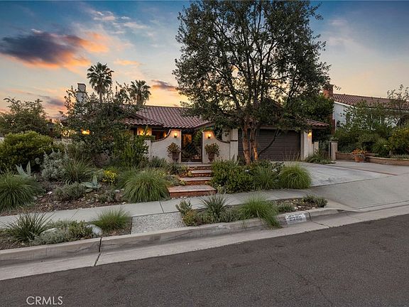 4th image of 2556 N Ridgecrest Ln