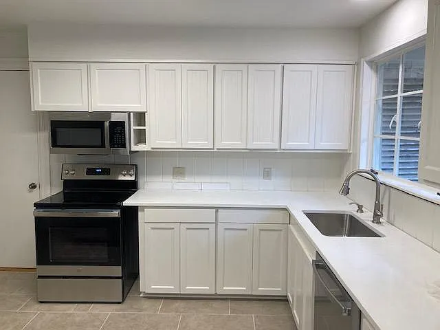 3982 Nassau St — Photo 2