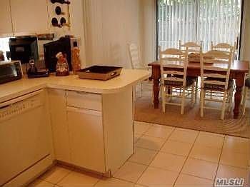 4th image of 25 Melville Ln