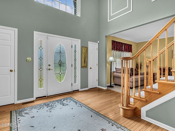 5th image of 621 Windcrest Court